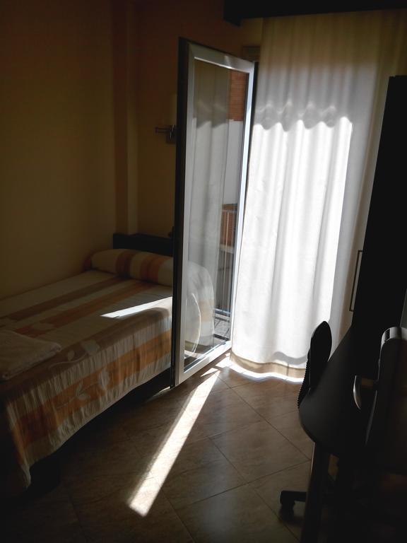 Hostal Sant Sadurni ซานต์ซาดูร์นี ดาโนยา ภายนอก รูปภาพ
