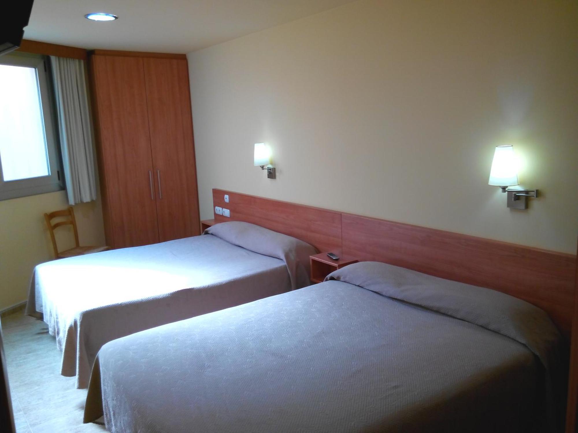 Hostal Sant Sadurni ซานต์ซาดูร์นี ดาโนยา ภายนอก รูปภาพ