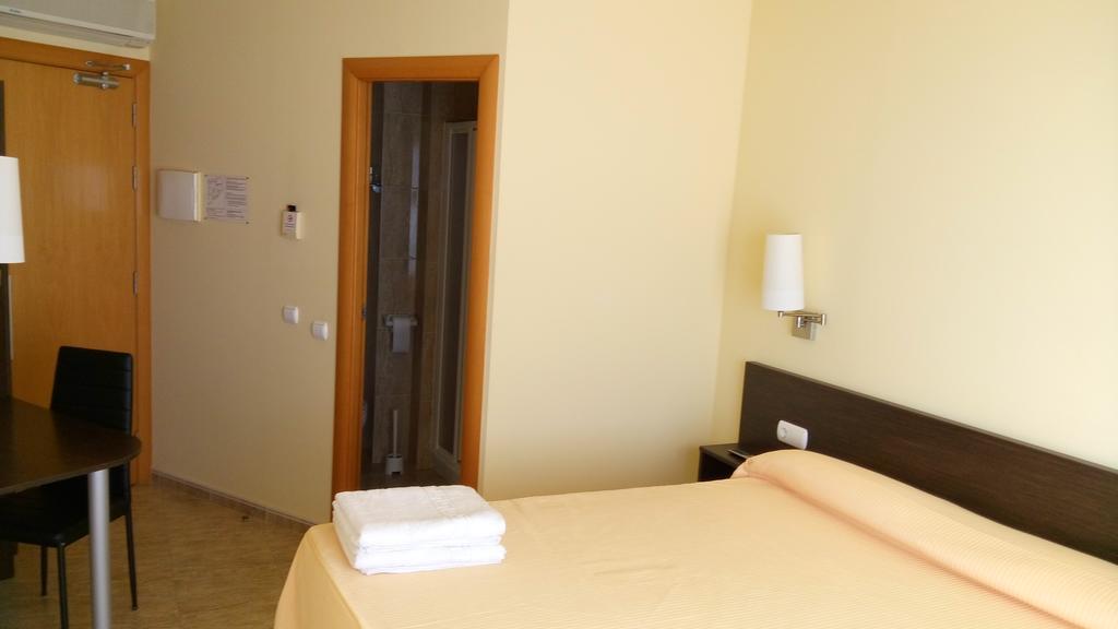Hostal Sant Sadurni ซานต์ซาดูร์นี ดาโนยา ภายนอก รูปภาพ