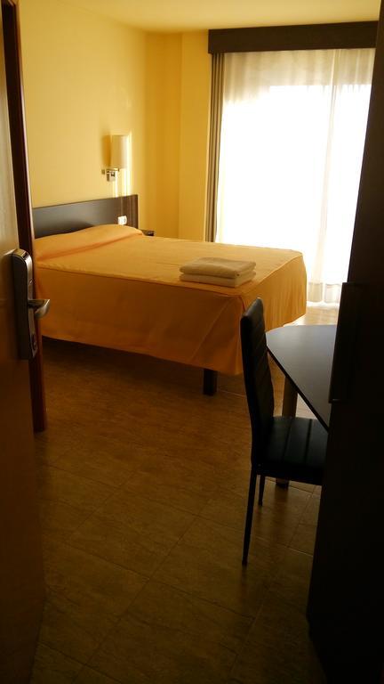 Hostal Sant Sadurni ซานต์ซาดูร์นี ดาโนยา ภายนอก รูปภาพ