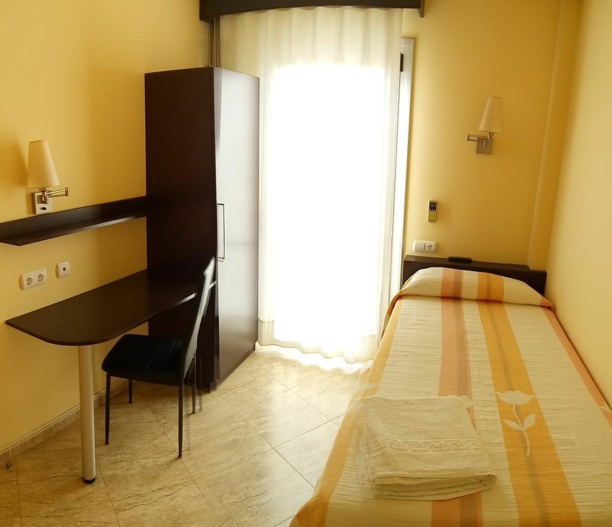 Hostal Sant Sadurni ซานต์ซาดูร์นี ดาโนยา ภายนอก รูปภาพ