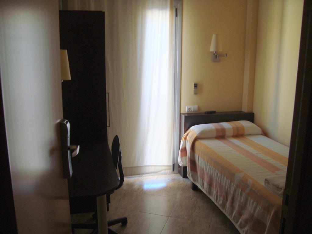 Hostal Sant Sadurni ซานต์ซาดูร์นี ดาโนยา ภายนอก รูปภาพ