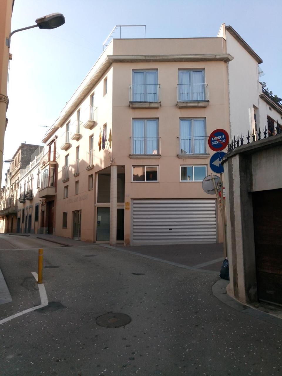 Hostal Sant Sadurni ซานต์ซาดูร์นี ดาโนยา ภายนอก รูปภาพ