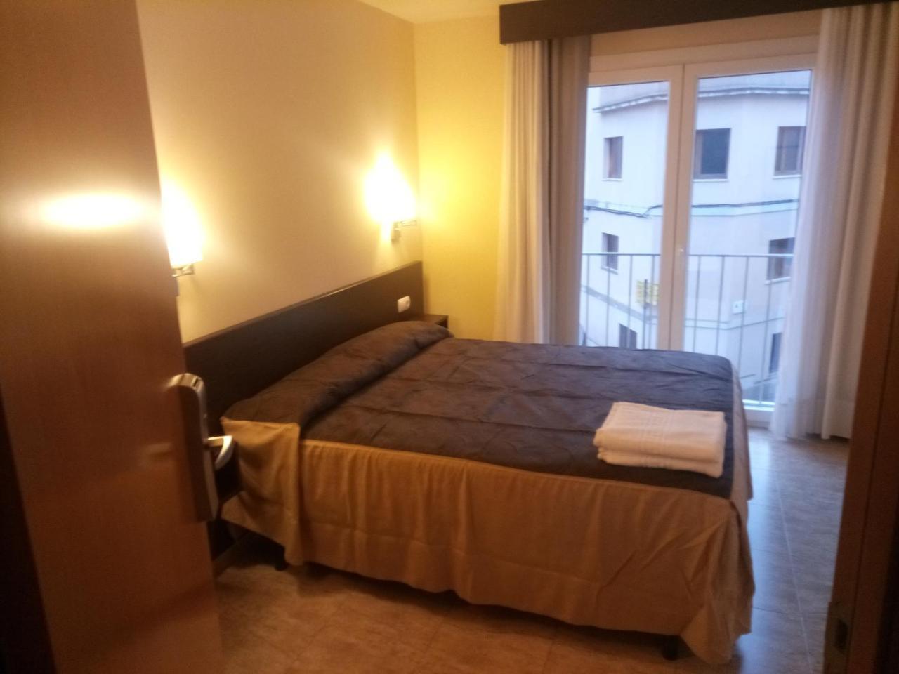 Hostal Sant Sadurni ซานต์ซาดูร์นี ดาโนยา ภายนอก รูปภาพ