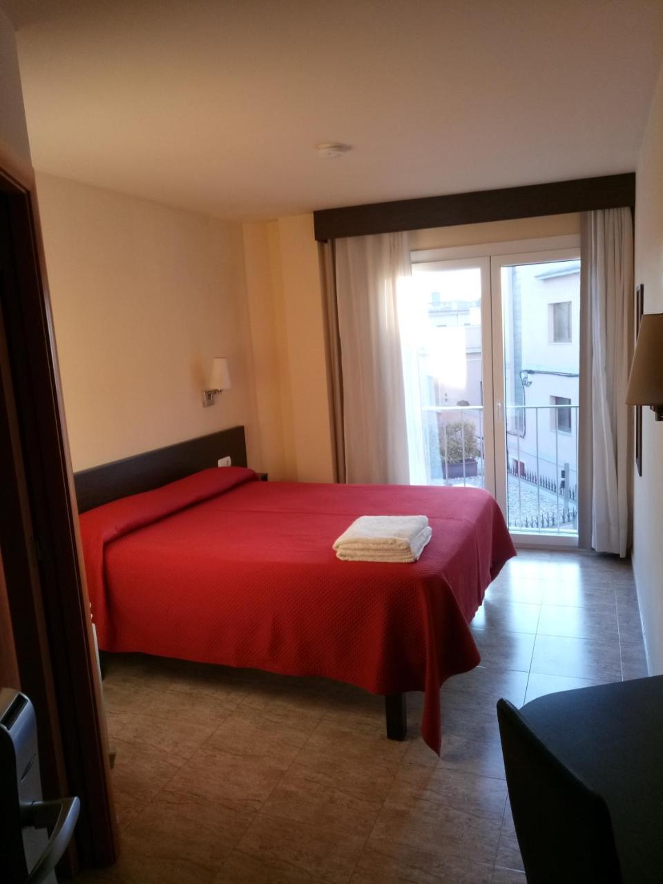 Hostal Sant Sadurni ซานต์ซาดูร์นี ดาโนยา ภายนอก รูปภาพ